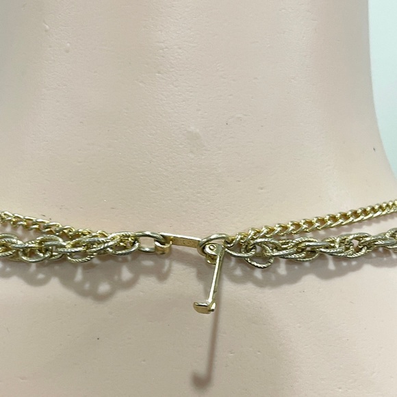 Set of Gold Platted Pendant & Chain - Picture 4 of 5